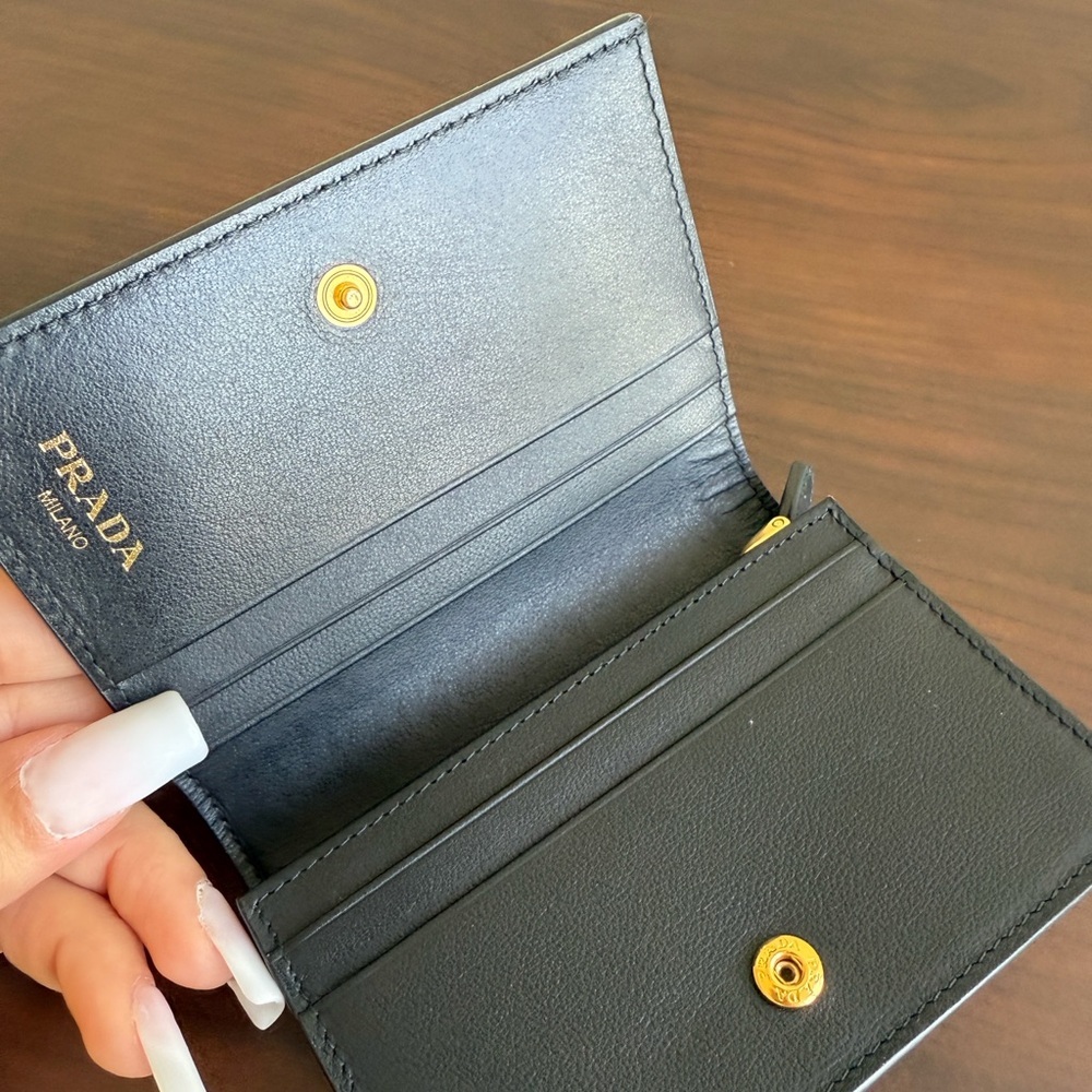 Prada Vitello Move Triangle Card Holder Wallet Black

Look brand new - Picture 3 of 13